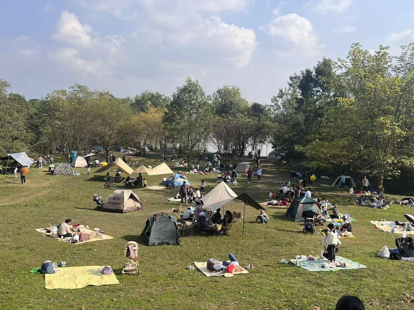 、围炉煮茶走俏成都户外又“忙”起来了瓦力游戏冬季露营升温！取暖装备上新(图3)