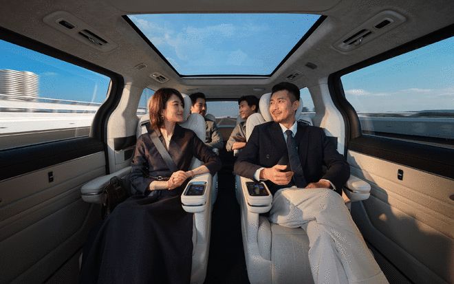 利银河V900上市限时2698万起瓦力棋牌游戏满配MPV三排平权 吉(图3)