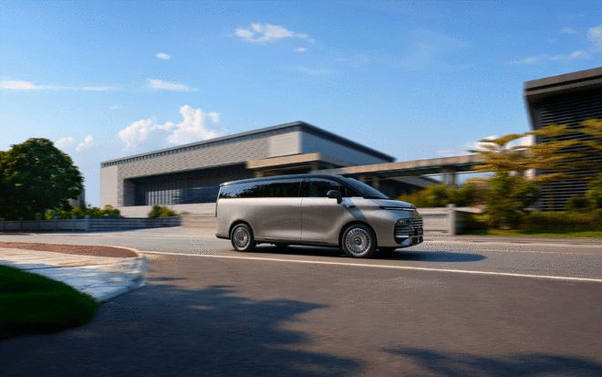 利银河V900上市限时2698万起瓦力棋牌游戏满配MPV三排平权 吉(图5)