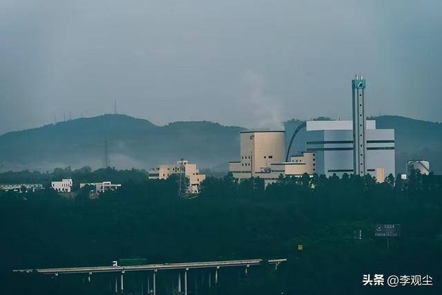 这波硬核科技让废料变成城市发展王牌瓦力棋牌深圳重挖110米垃圾山！靠(图2)