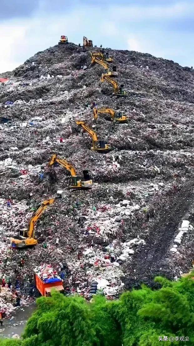 这波硬核科技让废料变成城市发展王牌瓦力棋牌深圳重挖110米垃圾山！靠(图14)