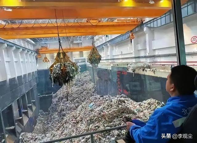 这波硬核科技让废料变成城市发展王牌瓦力棋牌深圳重挖110米垃圾山！靠(图15)